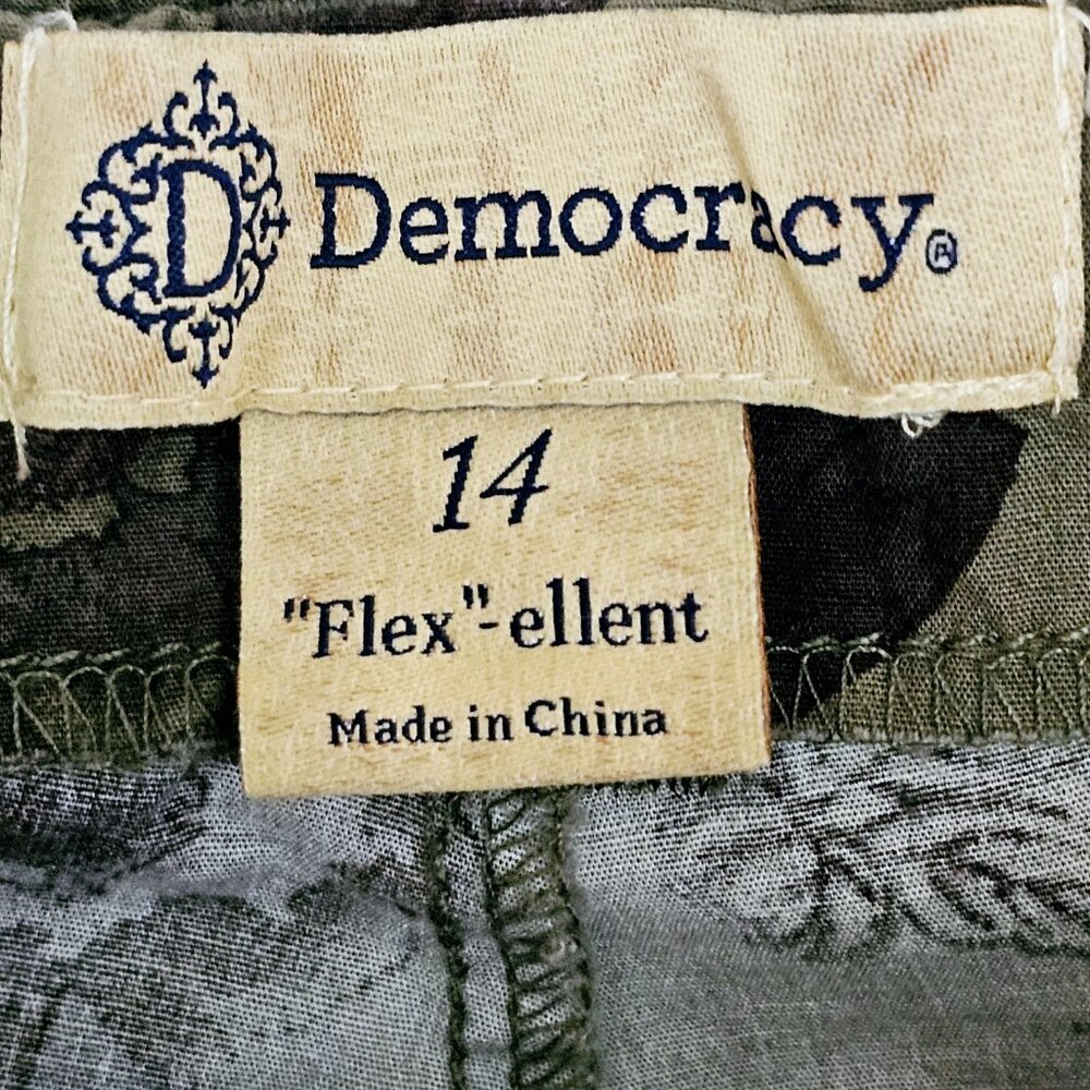 Democracy “Flex”-ellent Utility Pants – Floral Olive Green  Size 14 - Picture 5 of 16